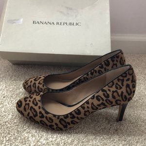 Banana Republic Animal heels. Size 6. New!